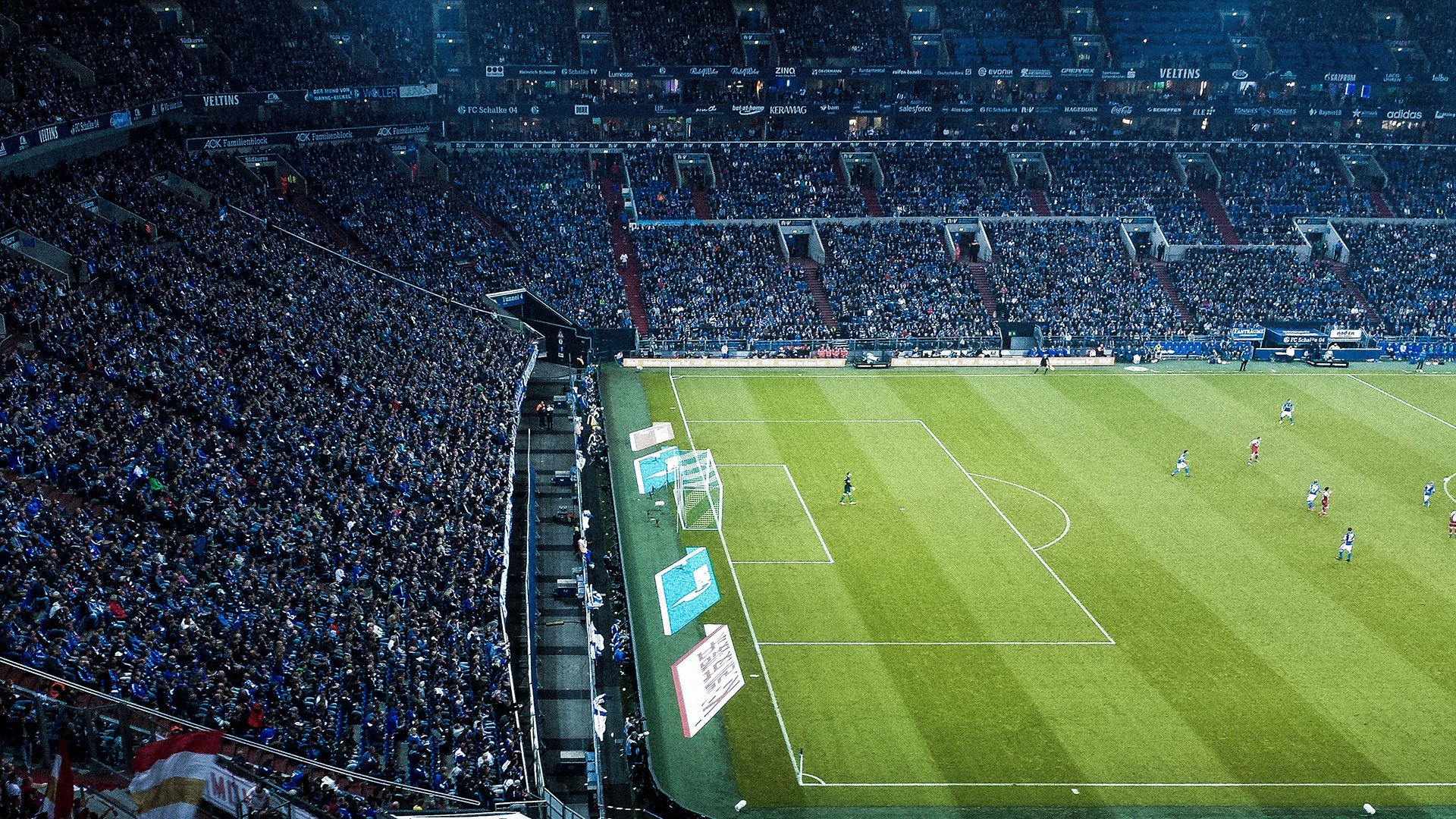 曼联球员探访福利院送上温暖,曼联足球运动员